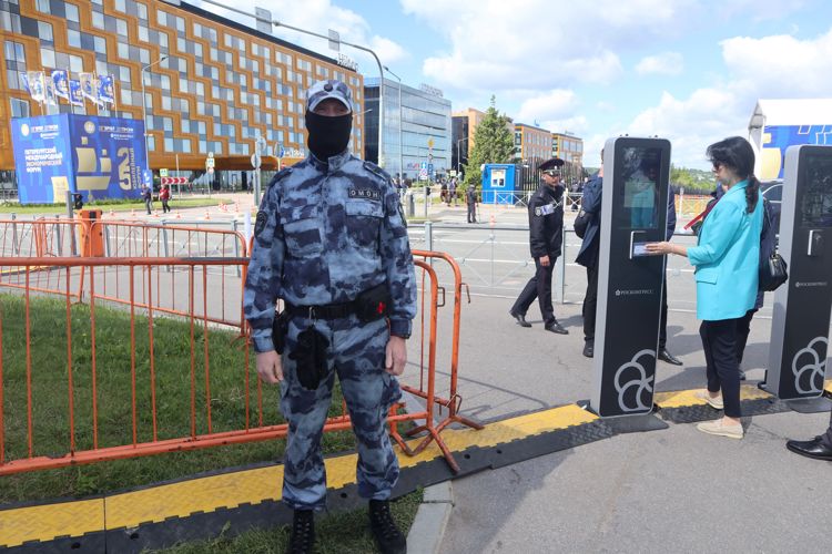 Росгвардия обеспечила правопорядок при проведении XXV Петербургского международного экономического форума
