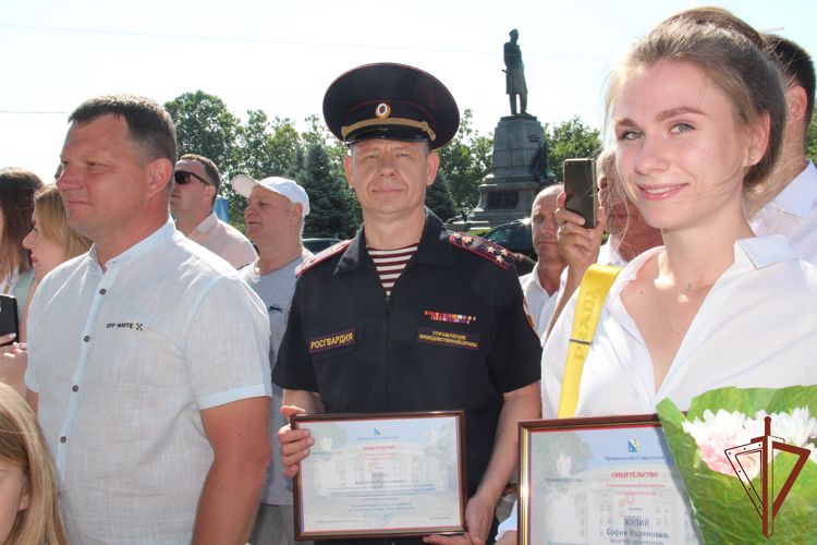 Портрет офицера Росгвардии размещён на обновлённой Доске Почёта  Севастополя
