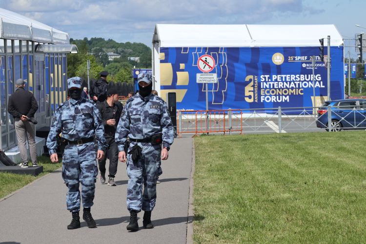 Росгвардия обеспечила правопорядок при проведении XXV Петербургского международного экономического форума