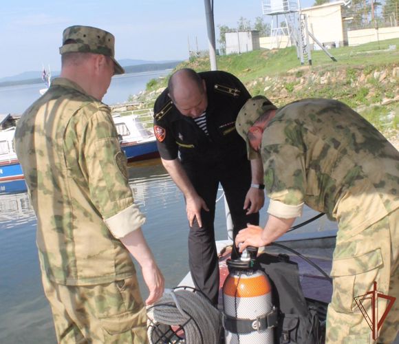 Водолазная комиссия Уральского округа Росгвардии провела проверку знаний и навыков специалистов