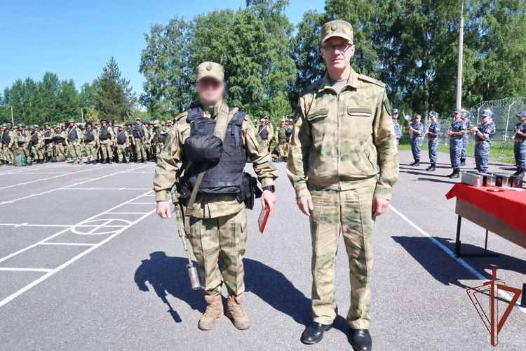 Росгвардейцам - участникам спецоперации  вручили государственные награды в Ленинградской области (видео)