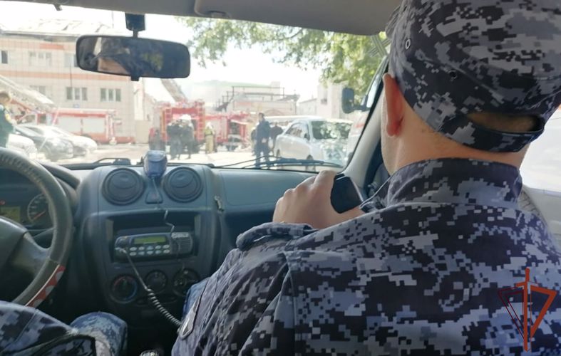 Наряд Росгвардии задержал мужчину, угрожавшего пистолетом калининградцу