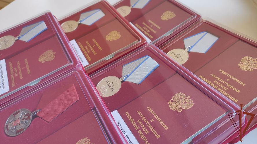Начальник Управления Росгвардии по Красноярскому краю вручил государственные награды отличившимся сотрудникам подразделения