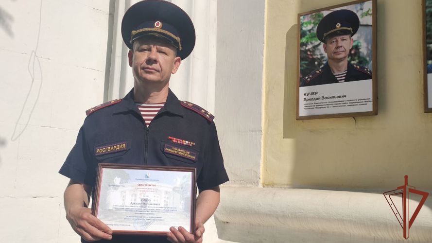 Портрет офицера Росгвардии размещён на обновлённой Доске Почёта  Севастополя