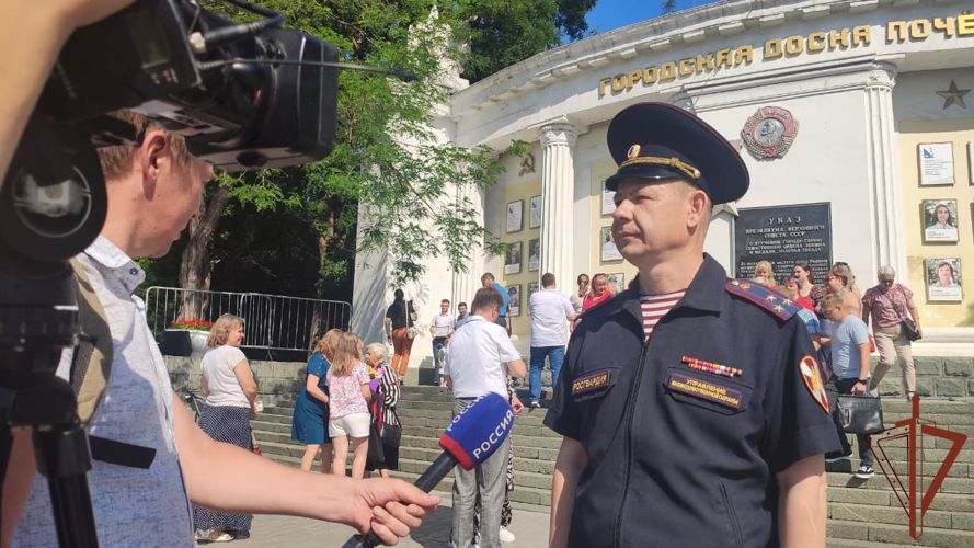 Портрет офицера Росгвардии размещён на обновлённой Доске Почёта  Севастополя