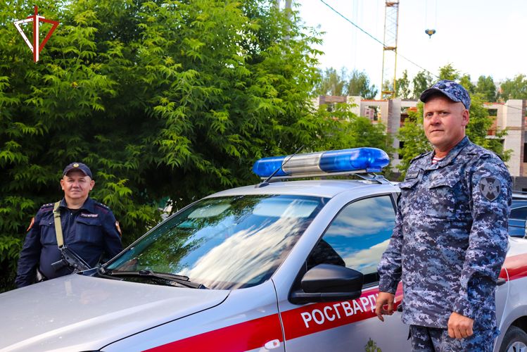 Возгорание автомобиля помогли ликвидировать росгвардейцы в Йошкар-Оле 