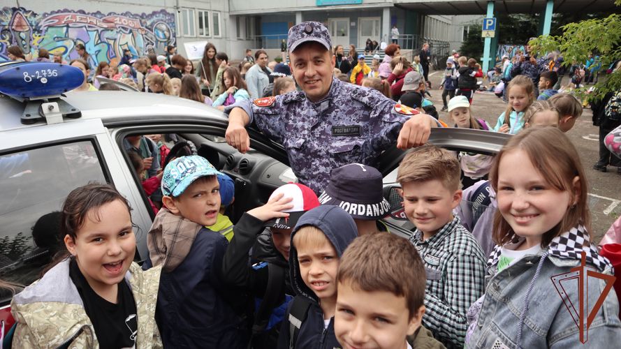 В Международный день защиты детей росгвардейцы провели тематические мероприятия для юных сибиряков