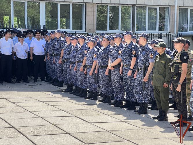  Сотрудники Росгвардии обеспечили правопорядок во время празднования Дня города в Симферополе