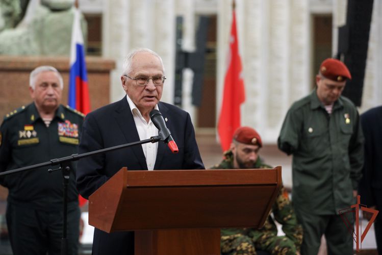100 детей военнослужащих и сотрудников Росгвардии отправились на военно-патриотические сборы в Московской области