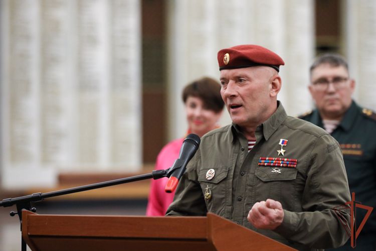 100 детей военнослужащих и сотрудников Росгвардии отправились на военно-патриотические сборы в Московской области