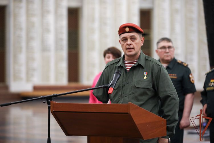 100 детей военнослужащих и сотрудников Росгвардии отправились на военно-патриотические сборы в Московской области