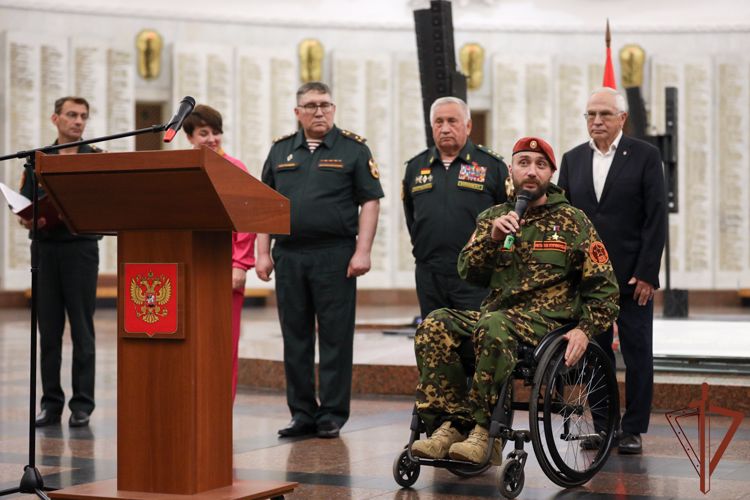 100 детей военнослужащих и сотрудников Росгвардии отправились на военно-патриотические сборы в Московской области