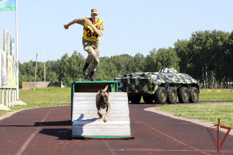 Команда Росгвардии стала призером международного кинологического конкурса «Верный друг»