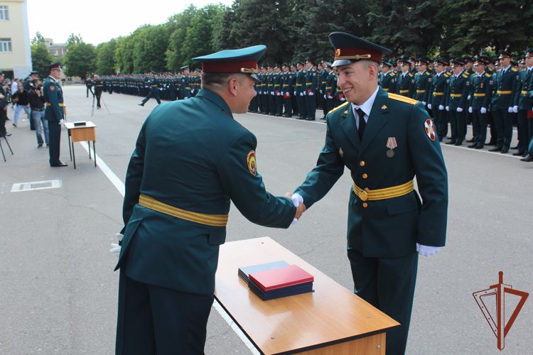 В Саратовском военном институте Росгвардии состоялся выпуск офицеров