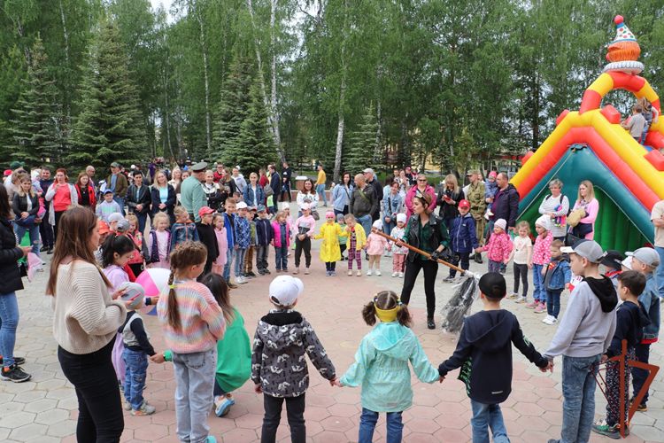 Ко всероссийскому ведомственному проекту «Каникулы с Росгвардией» присоединились в озерской дивизии