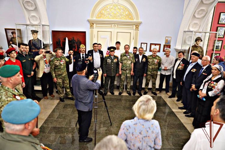 В церемонии передачи капсулы с землей Брестской крепости приняли участие росгвардейцы в Грозном