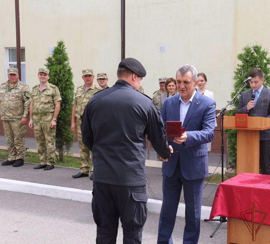 Глава Северной Осетии наградил росгвардейцев-участников спецоперации