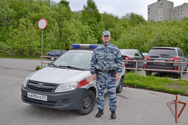 Подозреваемого в угрозе убийством задержал в свободное от службы время  росгвардеец в Мурманске  