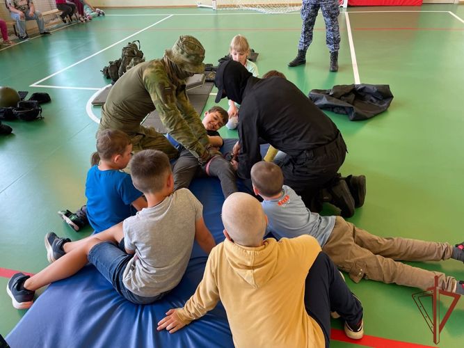 В Уральском округе продолжаются мероприятия всероссийской ведомственной акции «Каникулы с Росгвардией»