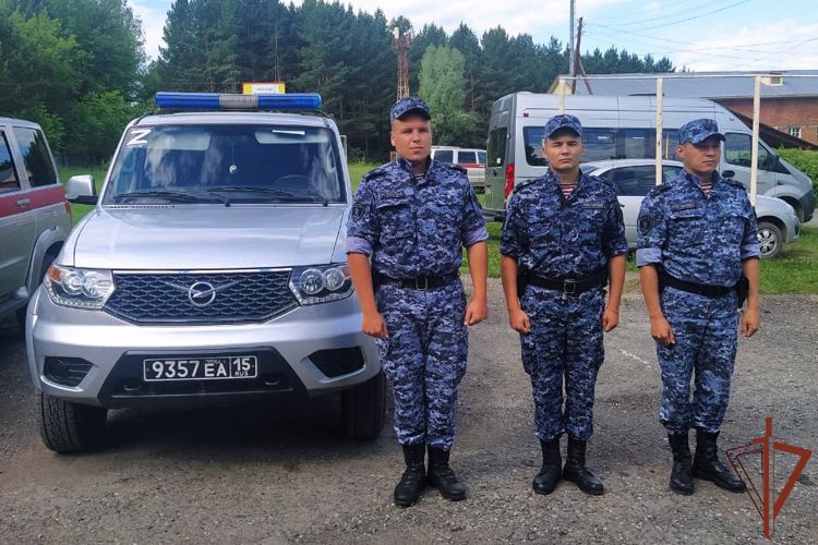 Росгвардейцы оказали медпомощь пострадавшему в ДТП водителю в Республике Алтай