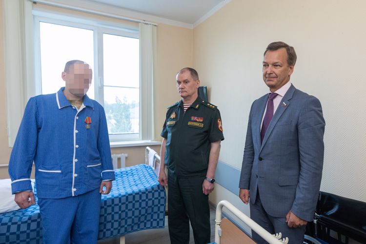 Отличившимся в ходе спецоперации росгвардейцам вручены государственные награды (видео)