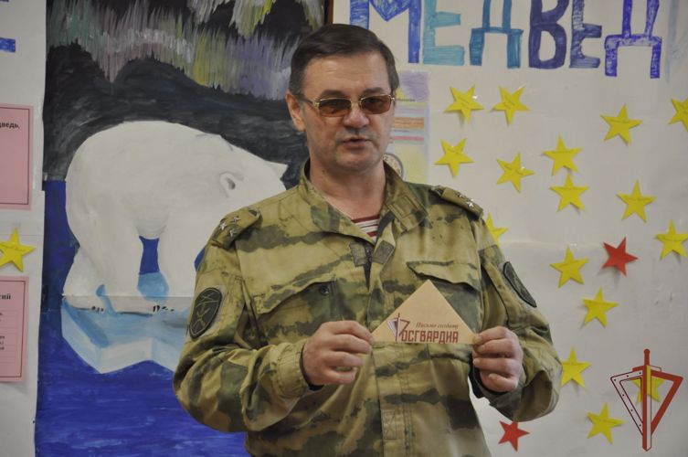 Школьники Чукотки написали письма участникам спецоперации