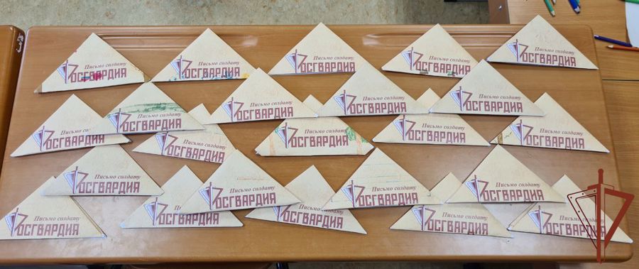 Школьники Чукотки написали письма участникам спецоперации