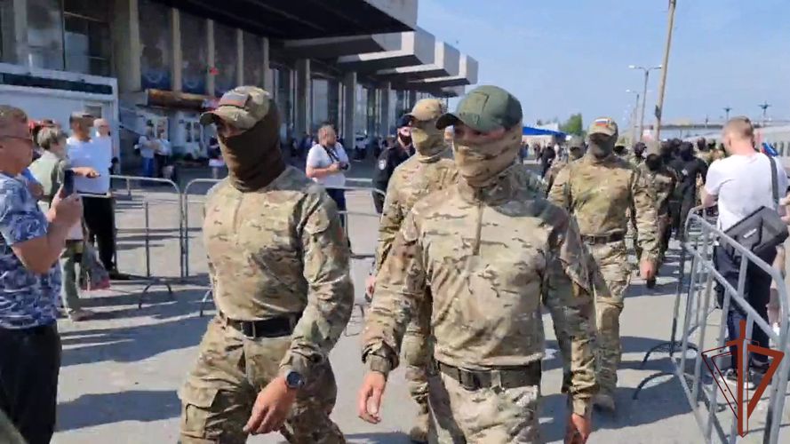 Бойцы Росгвардии вернулись в Югру после выполнения задач по защите мирного населения Донбасса (видео)