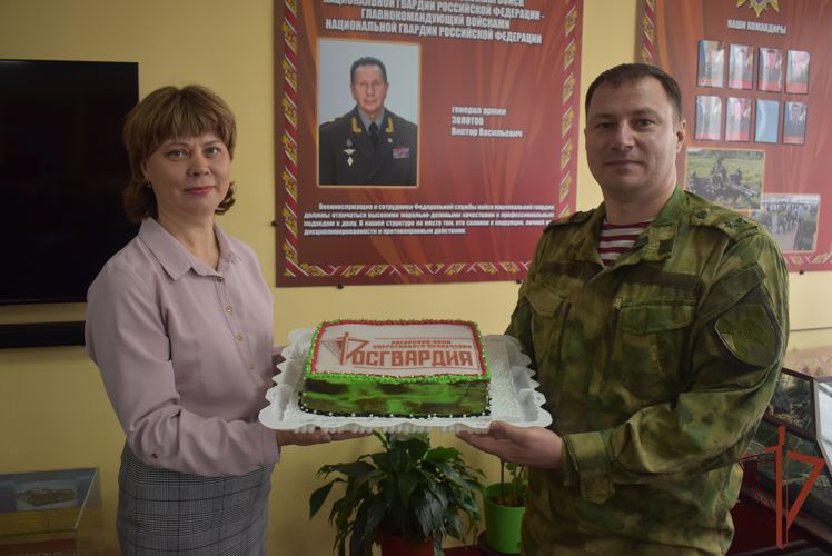 Школьники Ангарска поздравили с Днём России росгвардейцев-участников спецоперации