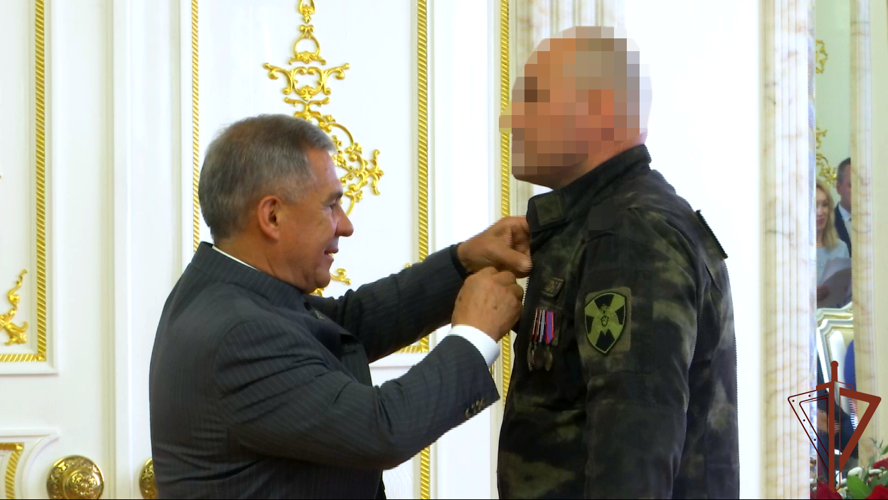 В канун Дня России Президент Татарстана наградил сотрудников территориального Управления Росгвардии