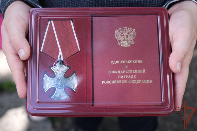 Орден Мужества передали в Челябинской области семье погибшего росгвардейца-участника спецоперации 