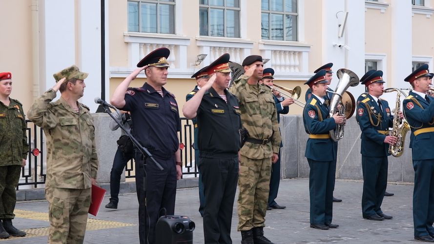 Сотрудники Росгвардии, принимавшие участие в специальной военной операции, прибыли в Екатеринбург 