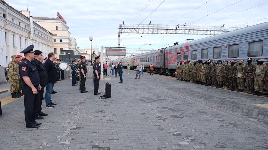 Сотрудники Росгвардии, принимавшие участие в специальной военной операции, прибыли в Екатеринбург 