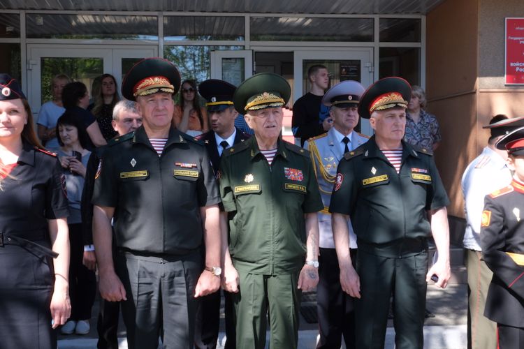 Представители Росгвардии вручили аттестаты выпускникам подшефного Екатеринбургского кадетского корпуса (видео)