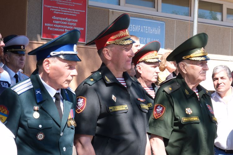Представители Росгвардии вручили аттестаты выпускникам подшефного Екатеринбургского кадетского корпуса (видео)