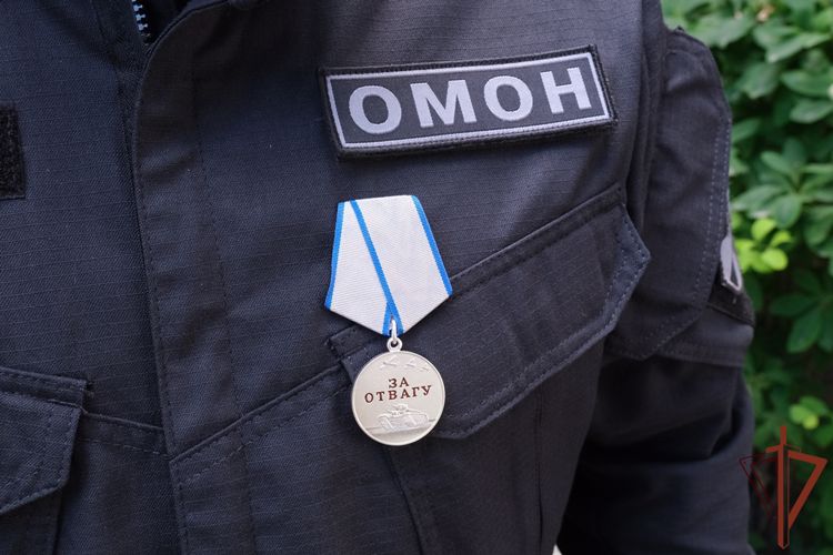 Врио командующего Уральским округом Росгвардии вручил госнаграды участникам спецоперации