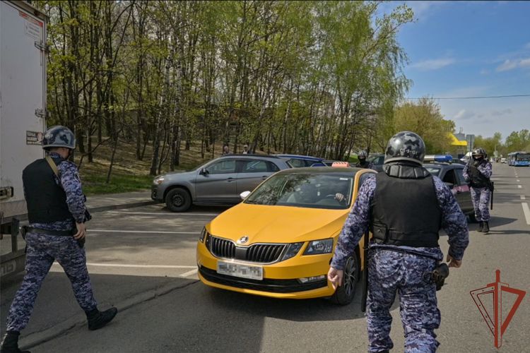Росгвардия взяла под охрану автомобили одной из таксомоторных компаний столицы