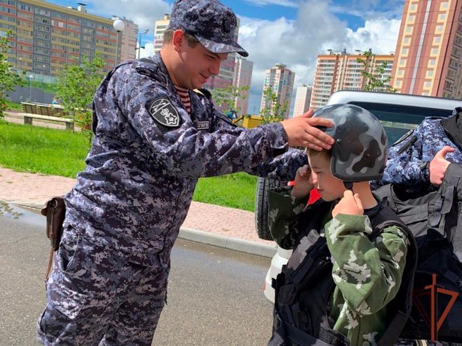 В Сибири продолжаются мероприятия акции «Каникулы с Росгвардией»