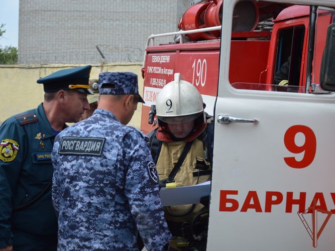 В Алтайском крае прошли межведомственные учения по ликвидации пожара