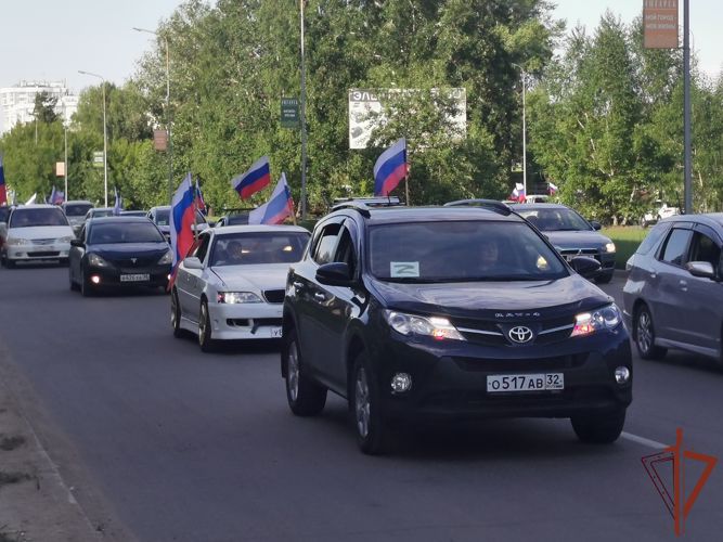 Росгвардейцы провели в Ангарске автопробег в поддержку участников спецоперации 
