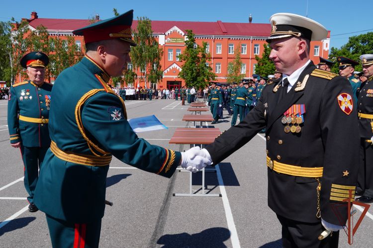 В Санкт-Петербурге вручили дипломы офицерам Росгвардии — выпускникам Военной академии материально-технического обеспечения Минобороны Российской Федерации