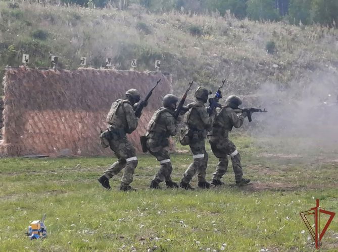Всероссийский ведомственный проект «Каникулы с Росгвардией» поддержали в калиновском соединении