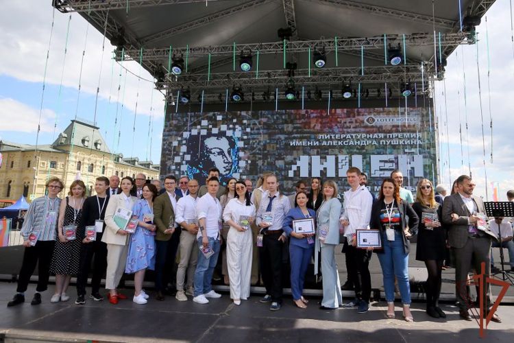 Сотрудница Росгвардии стала финалистом литературной премии