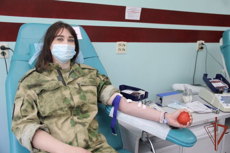 Всероссийскую акцию «От сердца к сердцу» поддержали росгвардейцы в Тюмени
