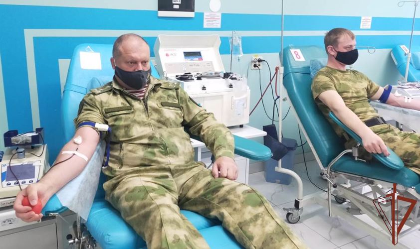 Всероссийскую акцию «От сердца к сердцу» поддержали росгвардейцы в Тюмени