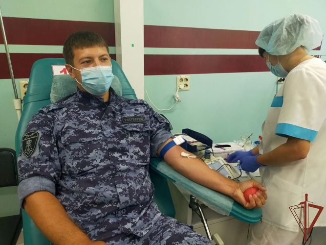 Всероссийскую акцию «От сердца к сердцу» поддержали росгвардейцы в Тюмени