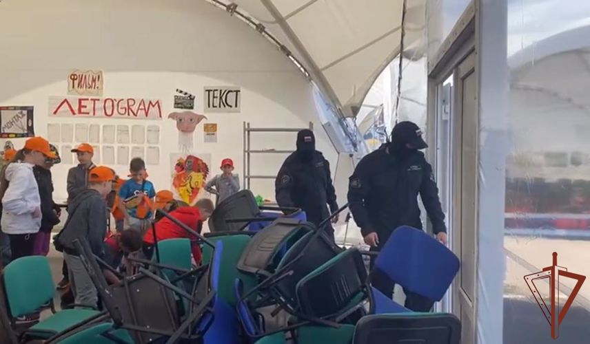 Уроки по антитеррористической безопасности проводят росгвардейцы на Поклонной горе в Москве