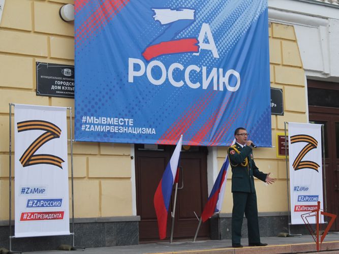 Росгвардейцы в Томской области приняли участие в митинге «Своих не бросаем»