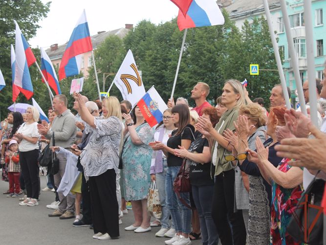 Росгвардейцы в Томской области приняли участие в митинге «Своих не бросаем»