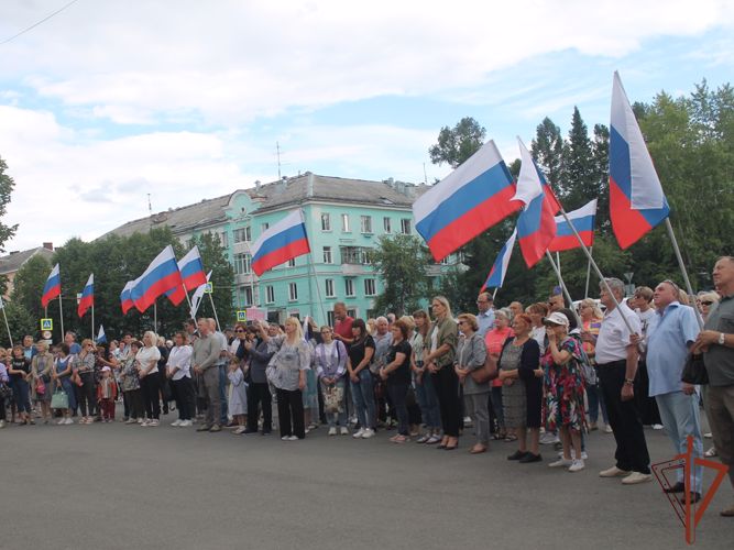 Росгвардейцы в Томской области приняли участие в митинге «Своих не бросаем»